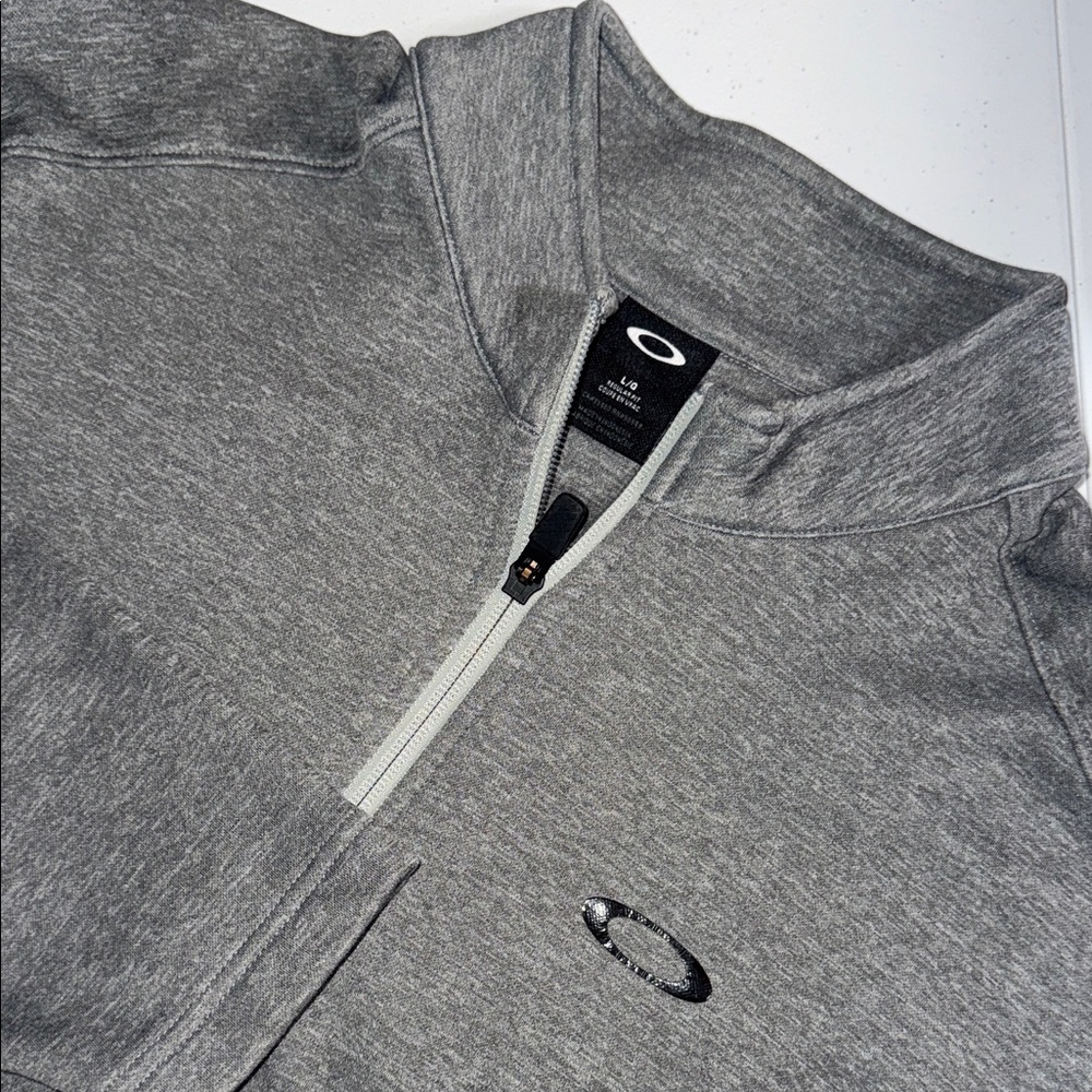 Oakley Light Gray Quarter-Zip Pullover Large - image 9